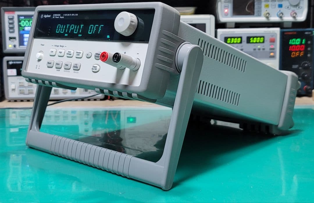 Agilent E3642A 0-8V 5A 0-20V 2.5A DC電源