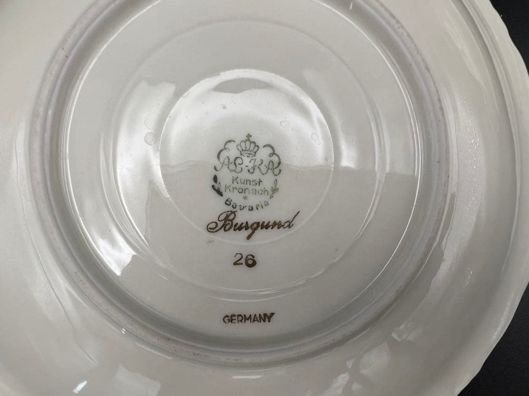 赤と金のティーカップ・ソーサーセット