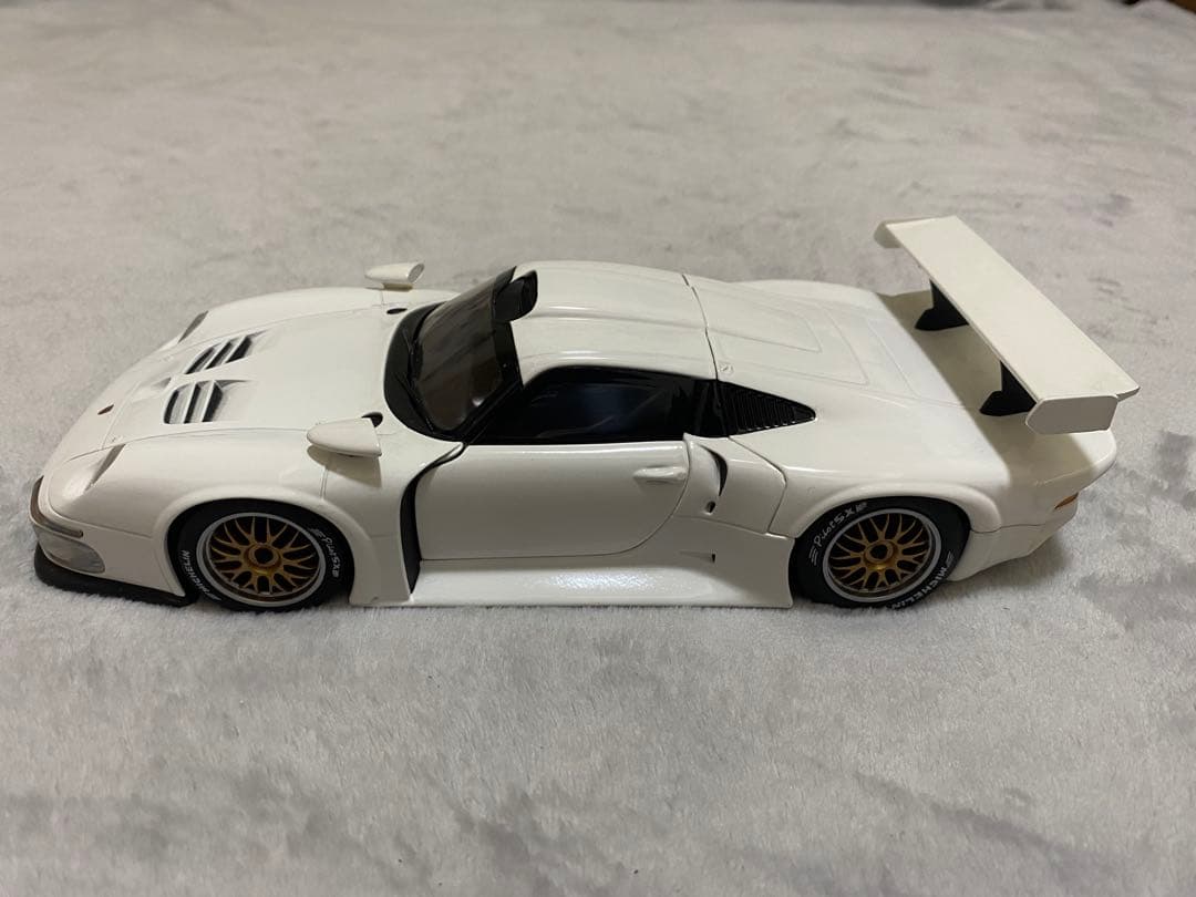ミニカー UT PORSCHE 911 GT1