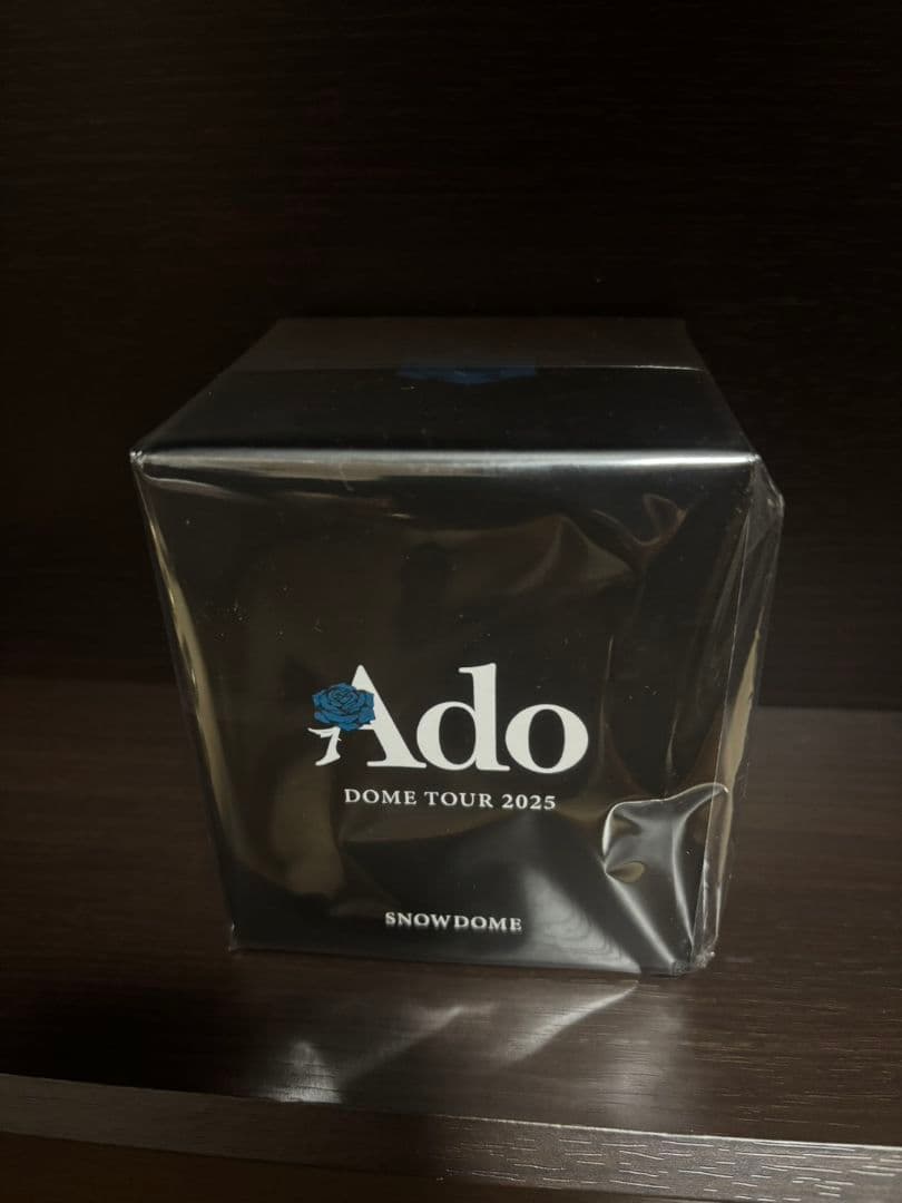 Ado Dome Tour 2025 よだか vip特典 スノードーム＆ブローチ - メルカリ