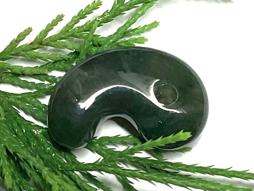 ✳絶品‼️濃厚青緑の碧玉 出雲石勾玉 最高級品 幻の