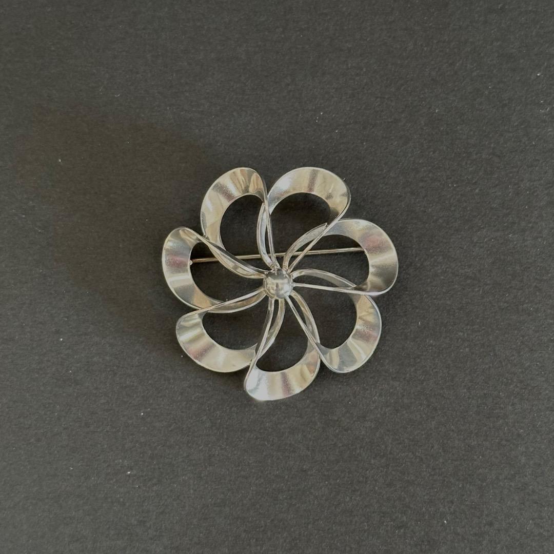 【美品！現品限り】N.E.From 銀の花 ブローチ &イヤリングセット