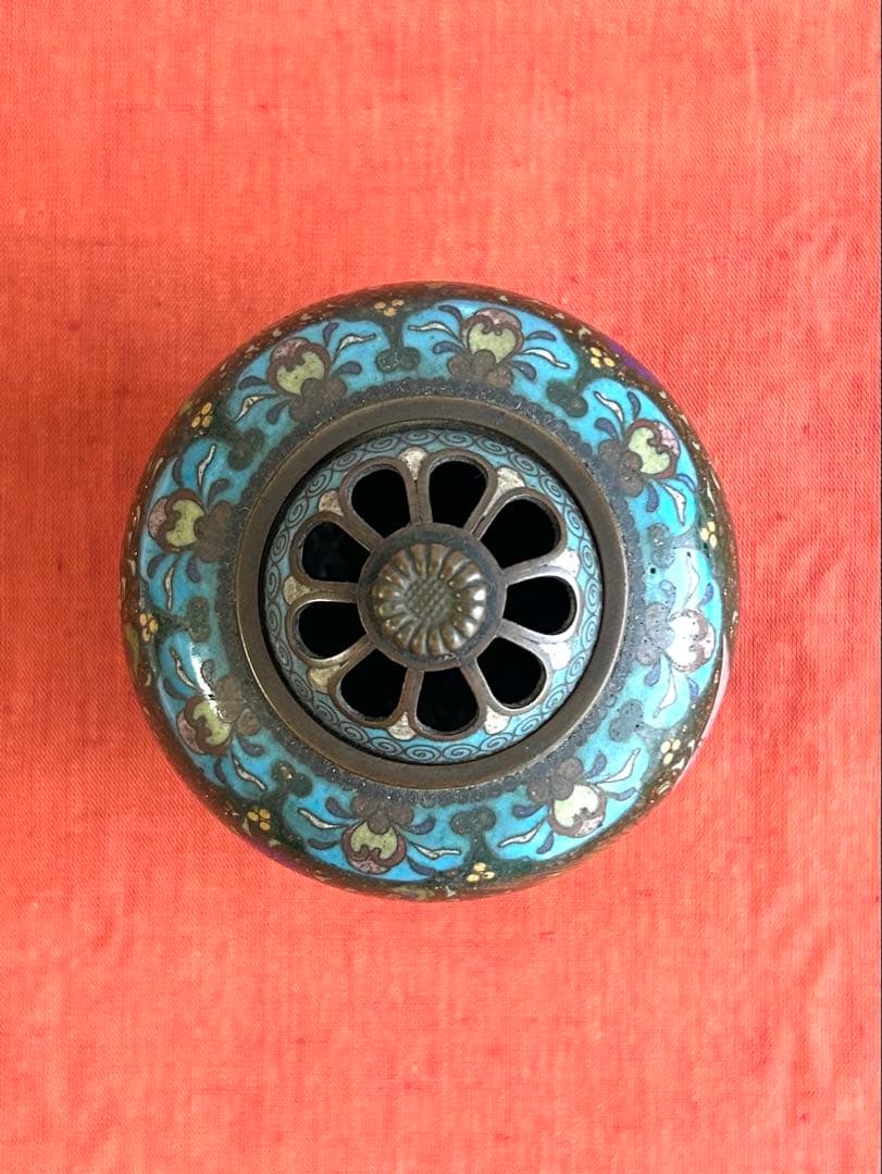 香炉 鳳凰蝶草花文・菊文三つ足有線七宝香炉 香道具 御茶道具 明治時代から伝わる