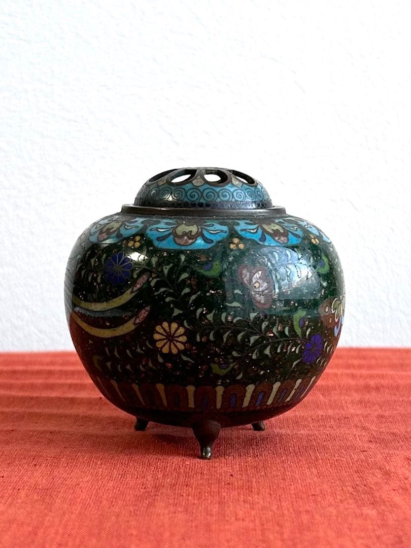 香炉 鳳凰蝶草花文・菊文三つ足有線七宝香炉 香道具 御茶道具 明治時代から伝わる