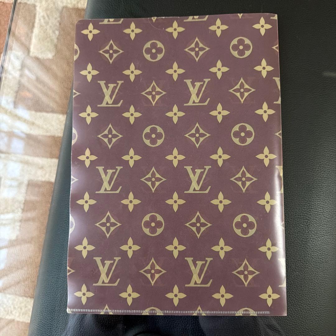 LV チェリー柄 村上隆コラボクリアファイルssサイズ - メルカリ