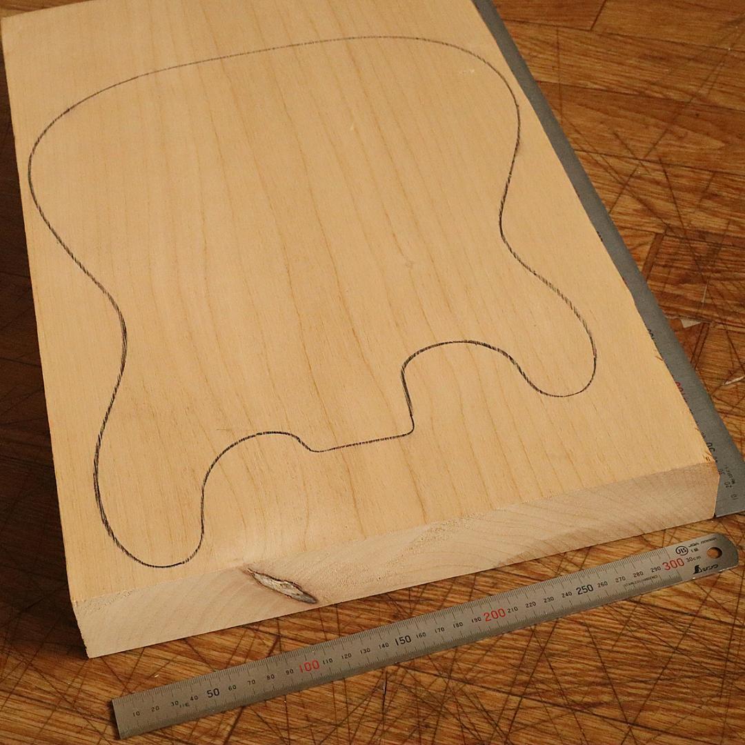 ワンピースアルダーボディ材 585 x 340 x 46.5