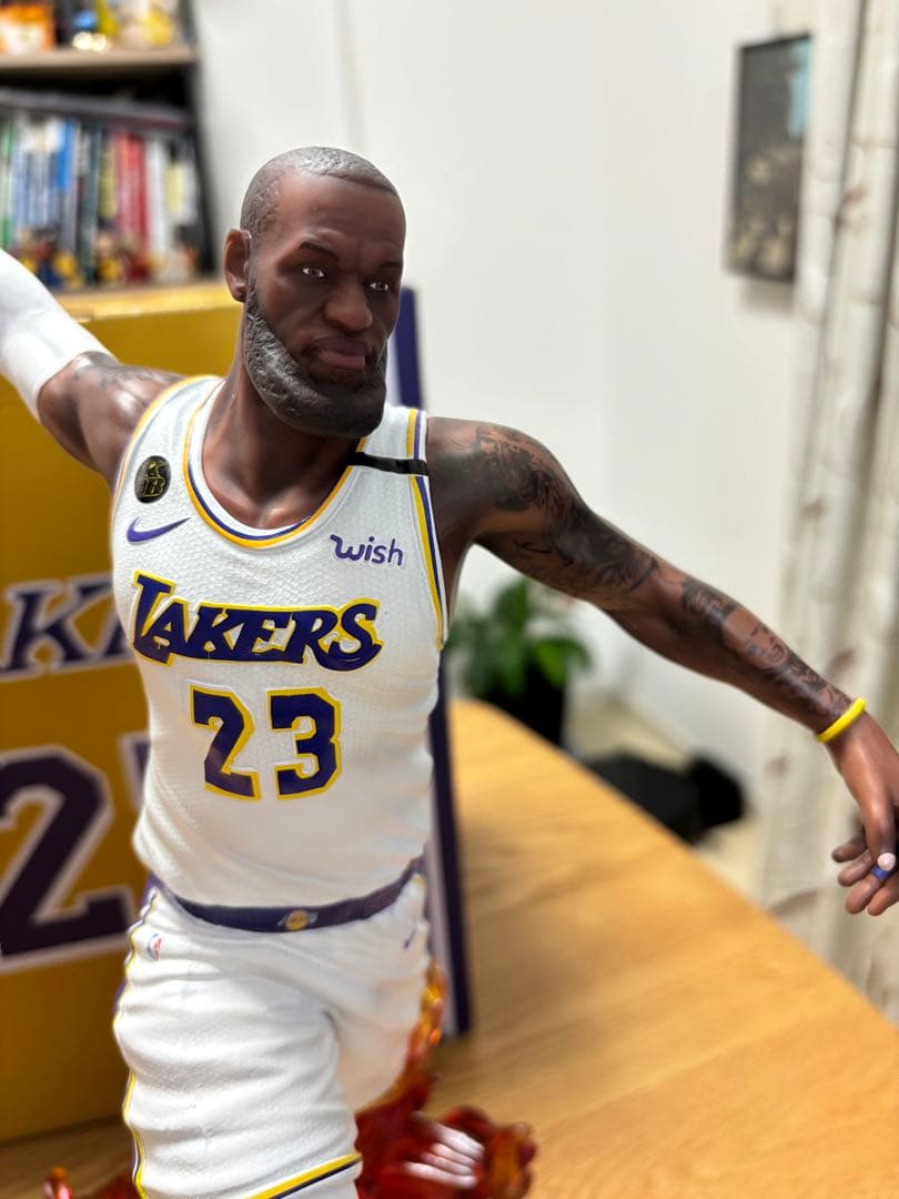 レブロン・ジェームズ　フィギュア　特大サイズ　NBA 40cm
