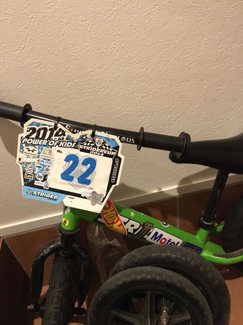 ストライダー本体、カスタムチューブタイヤ 純正タイヤ付属