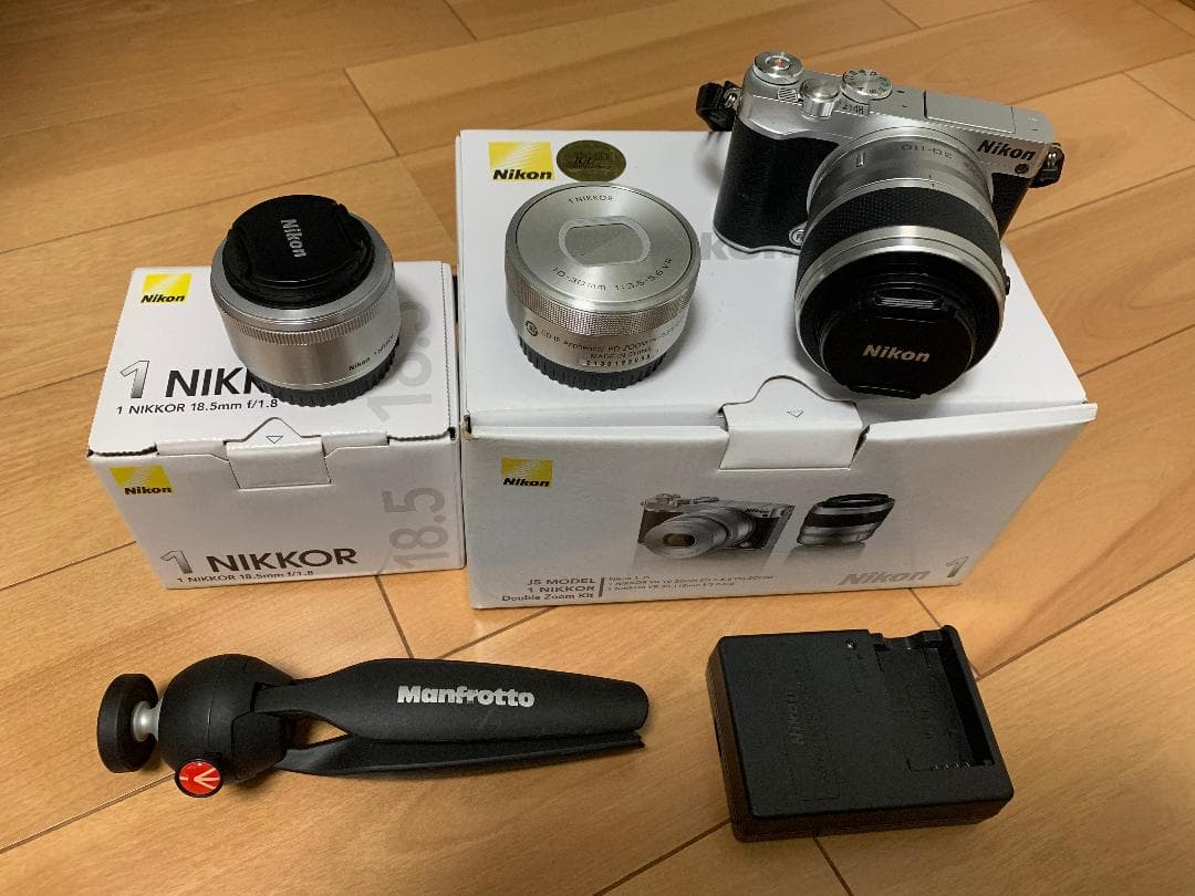 Nikon 1 J5 ダブルズームレンズキット+単焦点レンズ(おまけ付き) Nikon