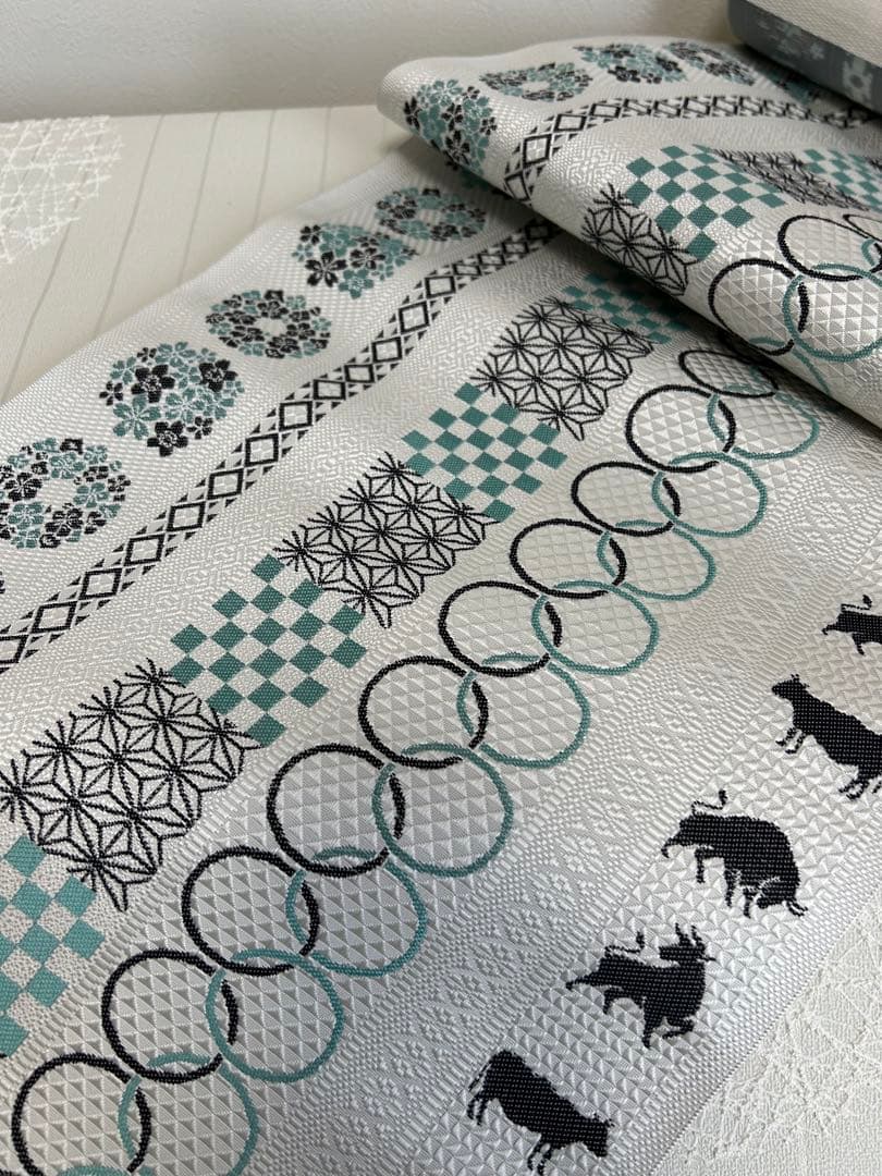 正絹 九寸名古屋帯♪ 能衣 菊唐草 絞り 地紋 紗綾形 華やかイエロー