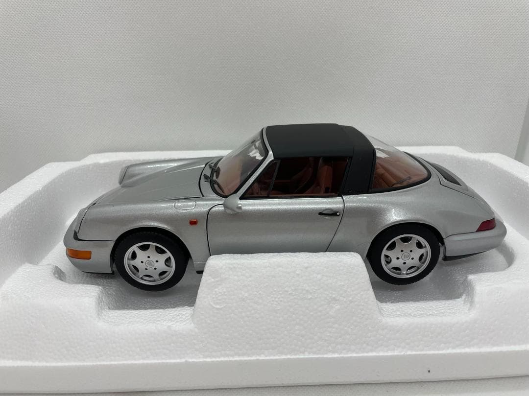 201-011 ノレブ 1/18 ポルシェ 911 Carrera4 Targa