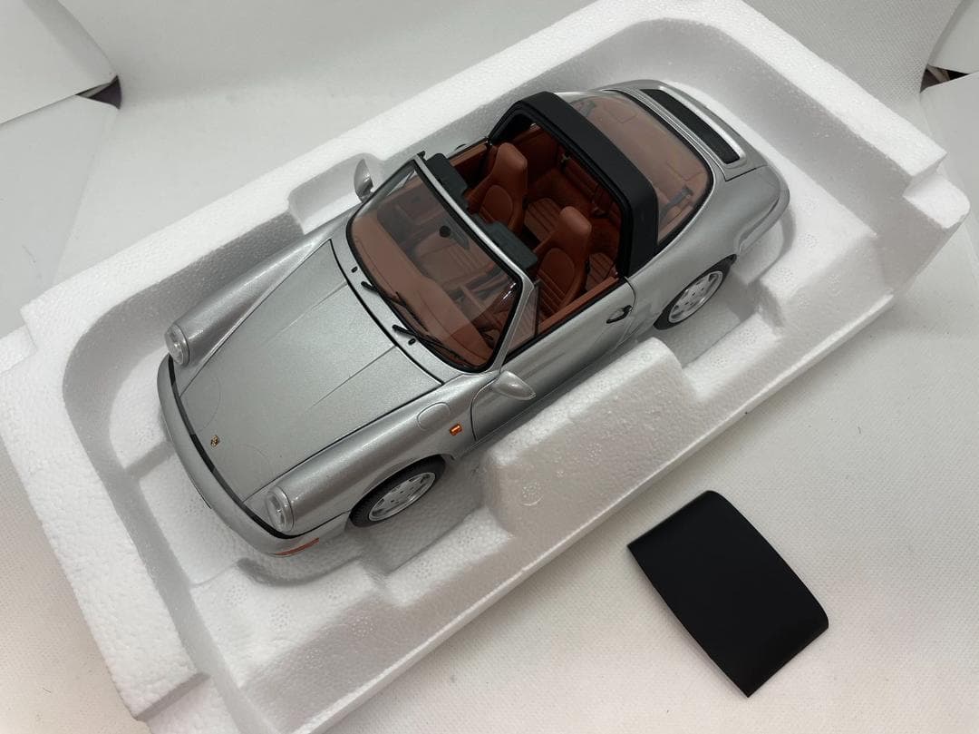 201-011 ノレブ 1/18 ポルシェ 911 Carrera4 Targa