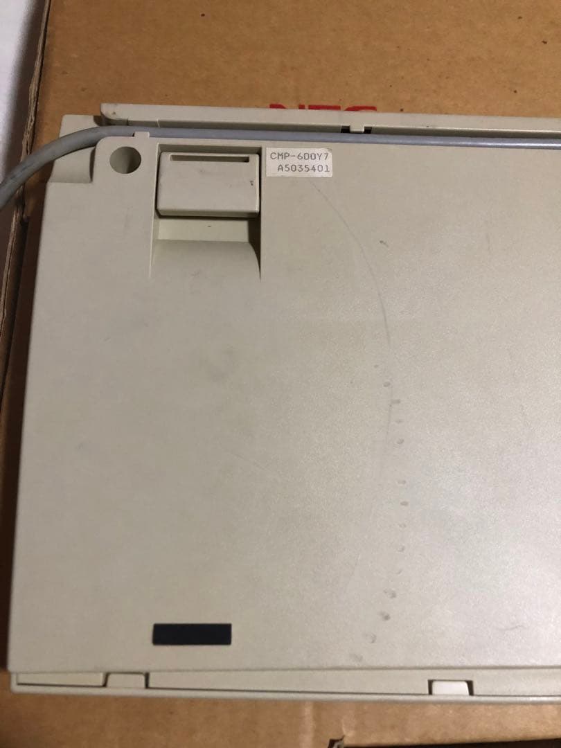 NEC PC-9821用キーボードを付属品添付箱に入れて