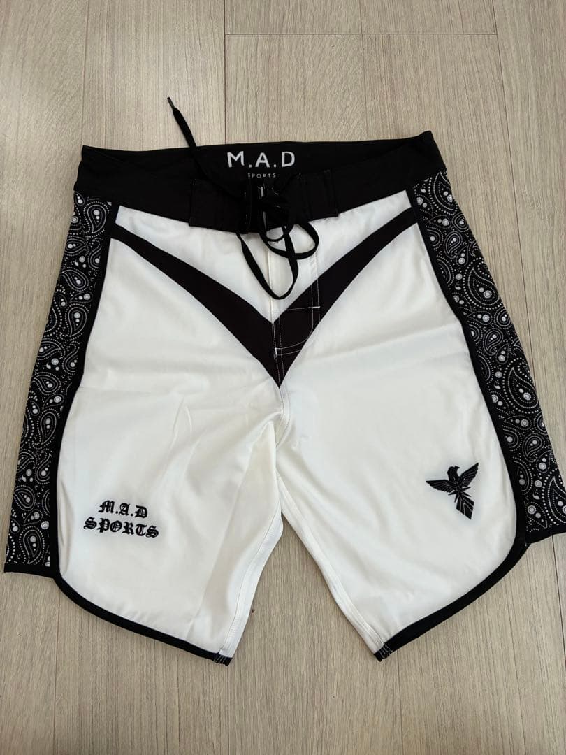 M.A.D SPORTS バンダナ柄 ボードショーツ