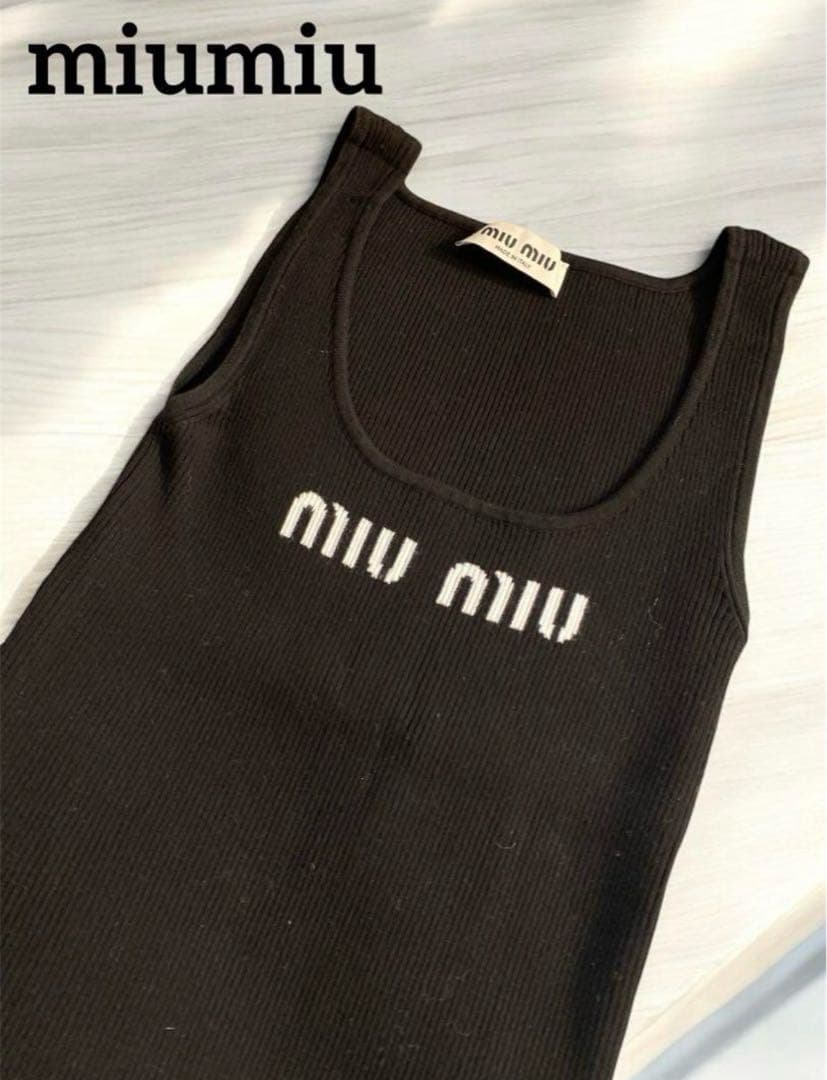miu miu ブラック タンクトップ