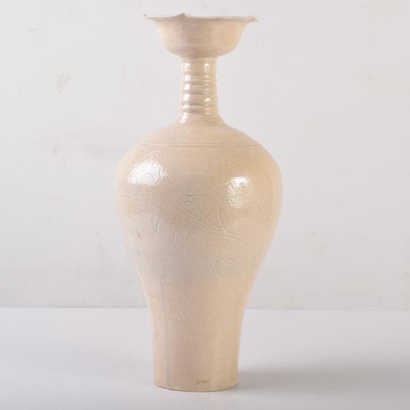 中国　徳化窯白磁　花草刻　花口瓶　C　7060A