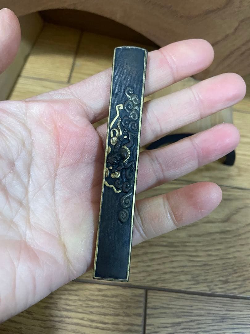 江州彦根住 藻柄子入道宗典製鍔 日本刀　刀の鍔 鉄製 刀装具 武者　透かし