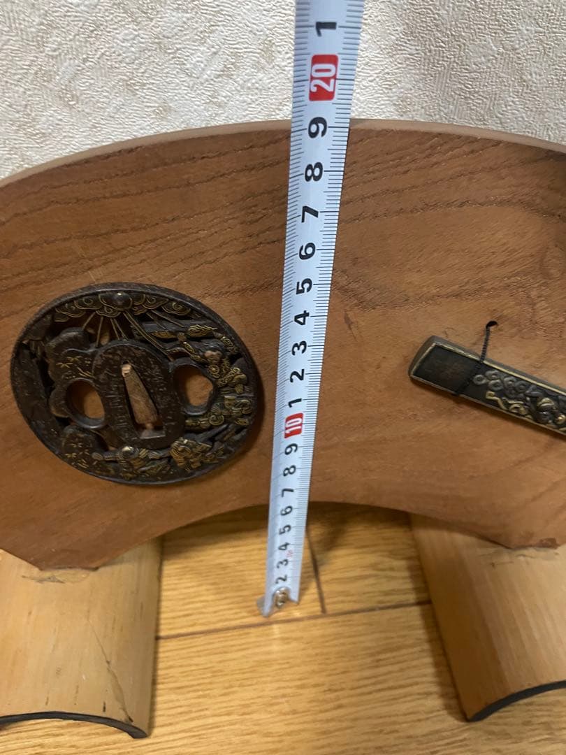 江州彦根住 藻柄子入道宗典製鍔 日本刀　刀の鍔 鉄製 刀装具 武者　透かし