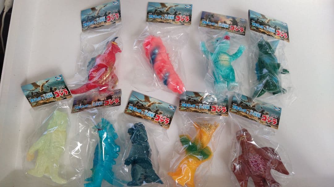 HMV限定　М１号　怪獣のたまご　ミニソフビ9種封入