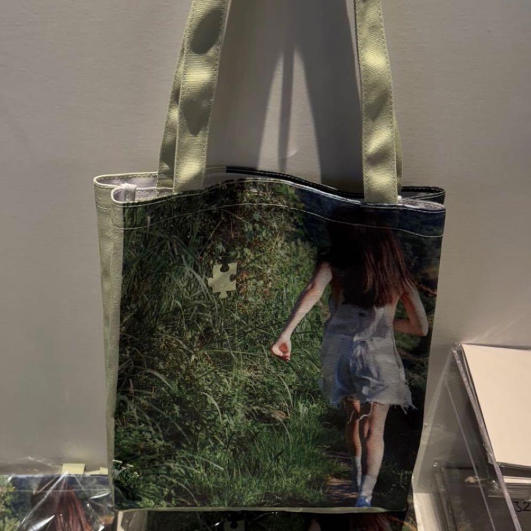 JENNIE 写真展 トートバッグ グリーン ジェニ BLACKPINK - メルカリ