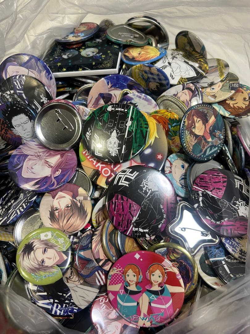 アニメキャラクター缶バッジセット1090個