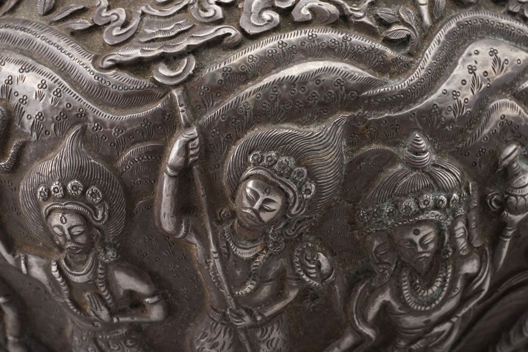 仏教美術 純銀 鎏金 650g 仏教人物図 鉢 仏具 チベット　ネパール 時代