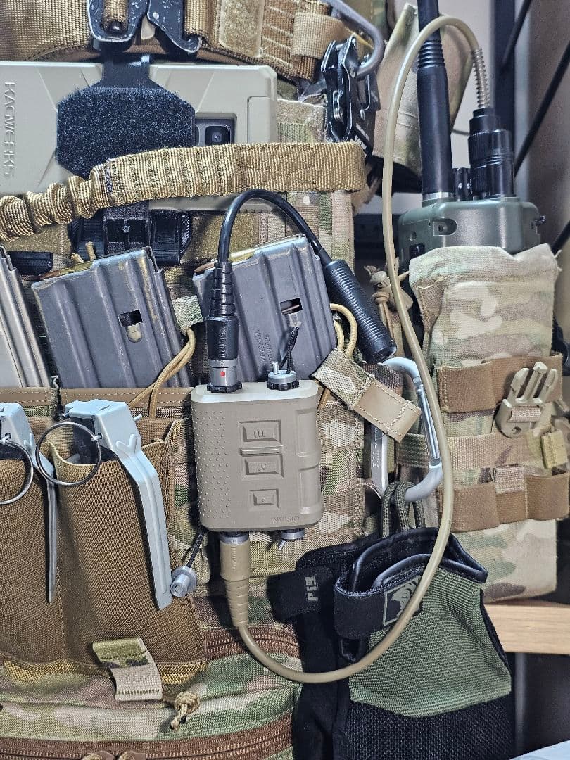 INVISIO V60 PTTのダミーモデル+ケーブル追加 - メルカリ