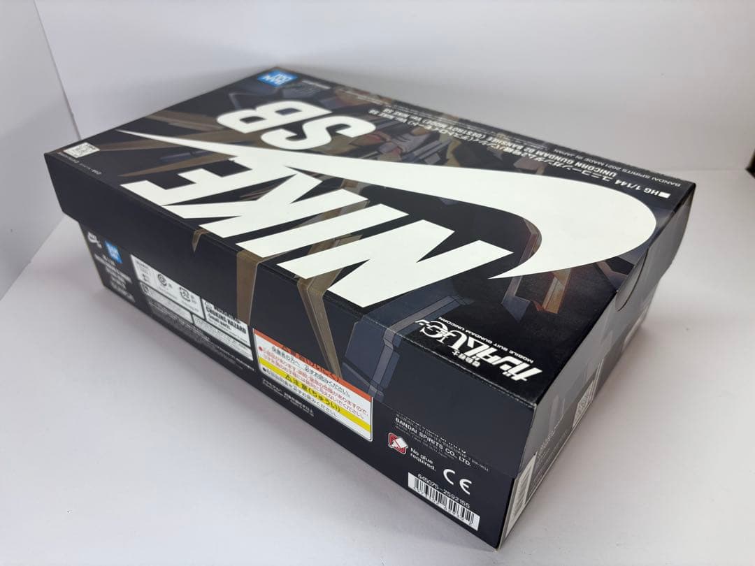 【美品】NIKEsbガンダムコラボ　プラモデル