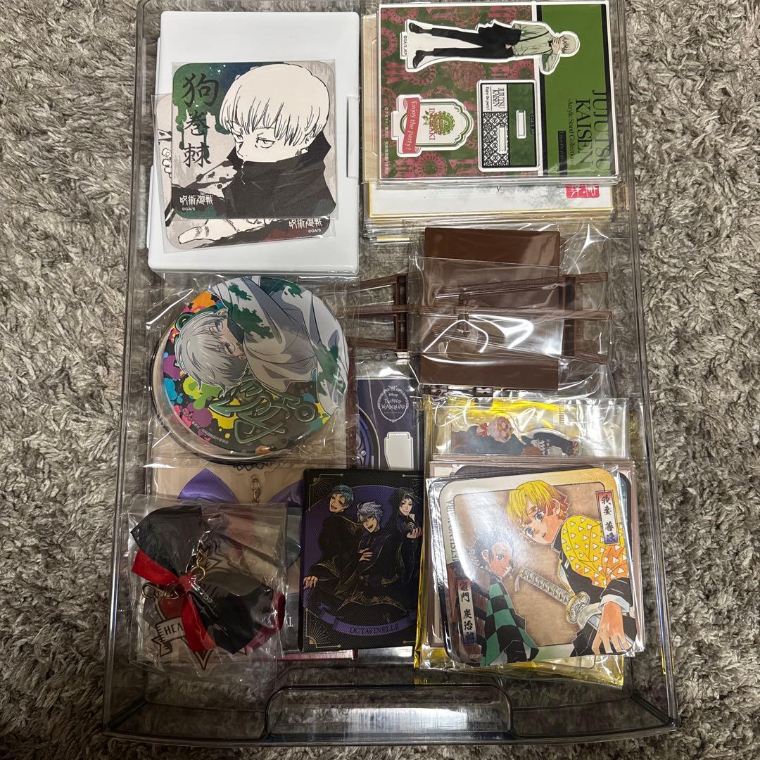 アニメグッズ まとめ売り 呪術廻戦 ツイステ 鬼滅の刃 大量 缶バッジ カード
