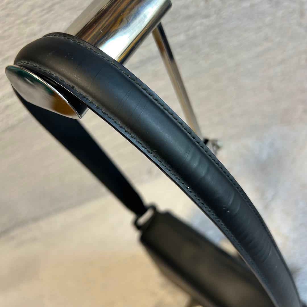 FERRAGAMO フェラガモ　ガンチーニ　ハンドバッグ　レザーバッグ　ポーチ付