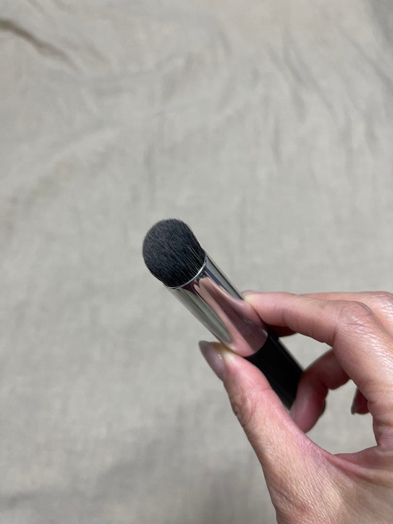 ブリリアージュ　カモフラージュコンシーラーチーク03 ワイドフィンガーブラシ