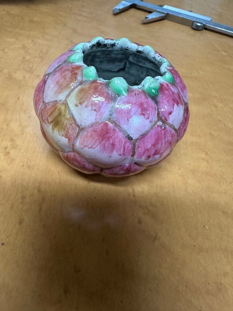 清代粉彩蓮花型水盂