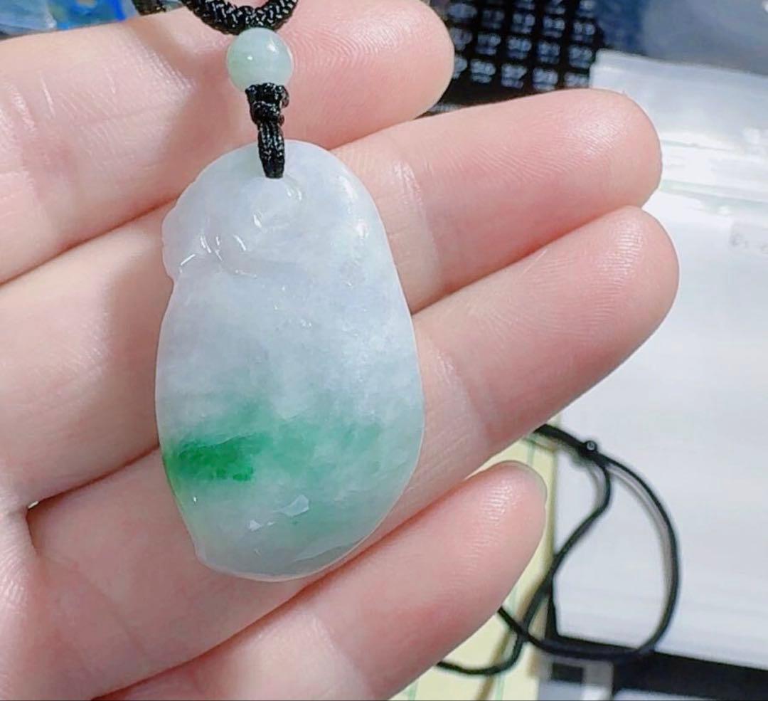 R2-02417天然本翡翠《本物保証》天然翡翠ペンダント ネックレス - メルカリ