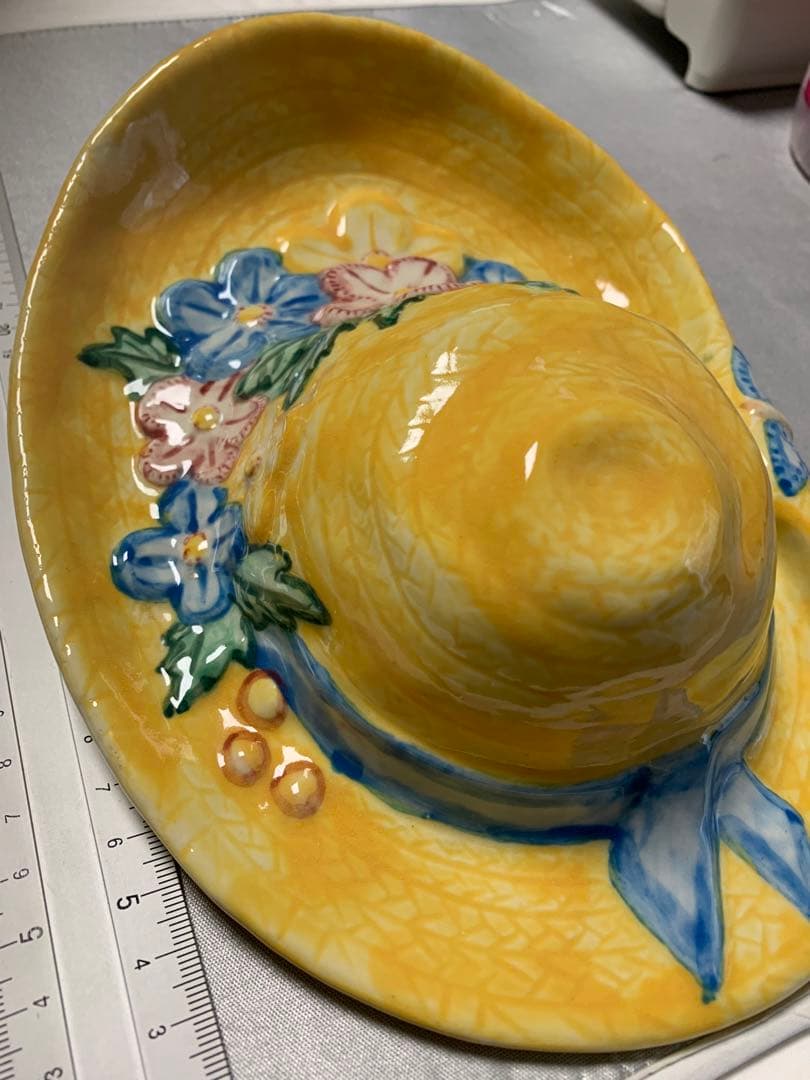 ベルモード帽子店記念品壁掛け花瓶1994