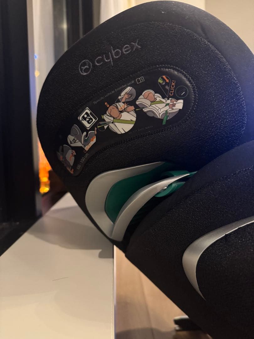 Cybex ブラック チャイルドシート ヘッドサポート付き