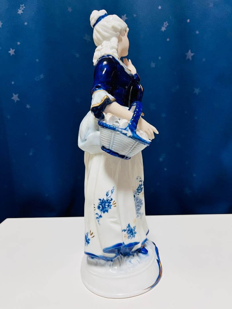 KPM ベルリン 陶磁器 ドイツアンティーク・西洋磁器 花カゴを持つ