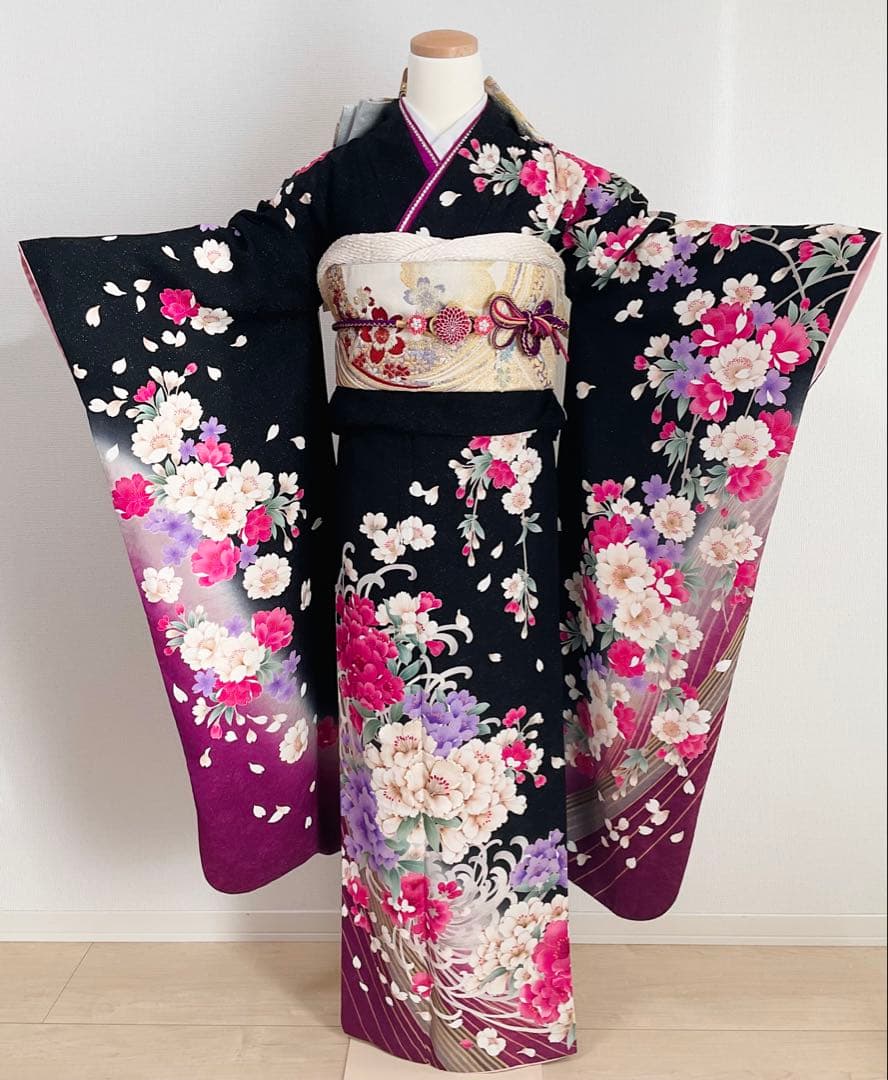 振袖6点フルセット 黒系 八重桜 牡丹 乱菊 刺繍 銀通し 正絹 - メルカリ