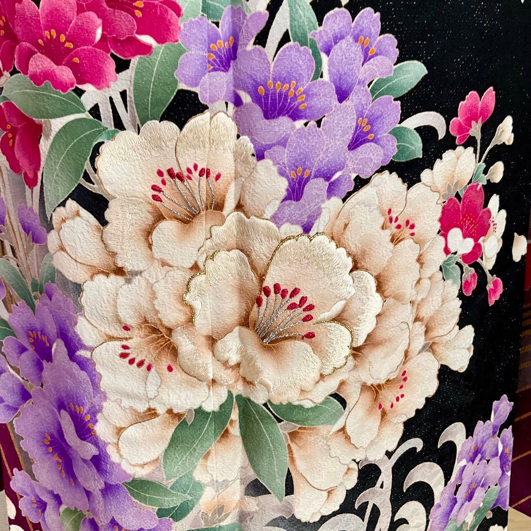 振袖6点フルセット 黒系 八重桜 牡丹 乱菊 刺繍 銀通し 正絹 - メルカリ