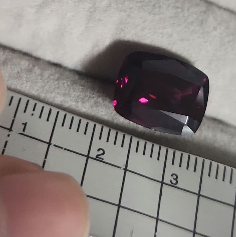 特大天然ロードライトガーネット 9.001ct