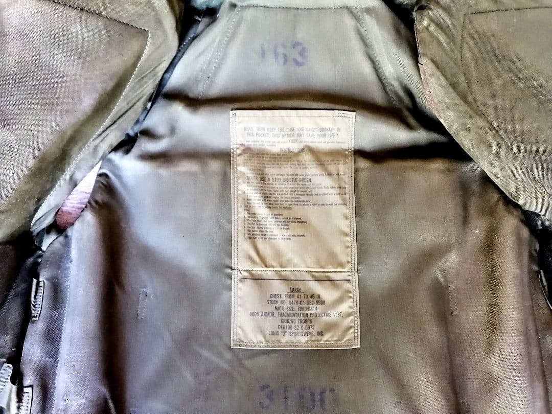 米軍　実物放出品　ボディアーマー★防弾ベスト★ＵＳ.M.C海兵隊★ＵＳ.ARMY