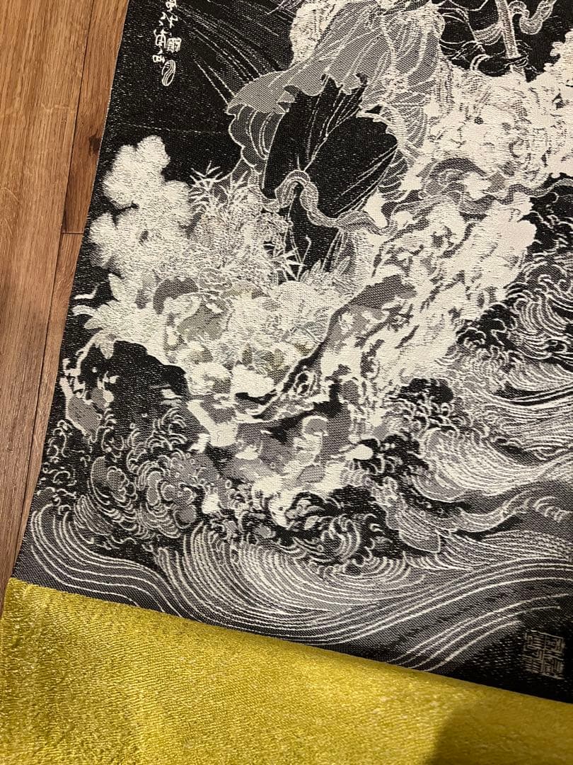 華三川が制作した『麻姑献寿』の絹織り絵で、杭州絹織工芸廠によって製造されたもの