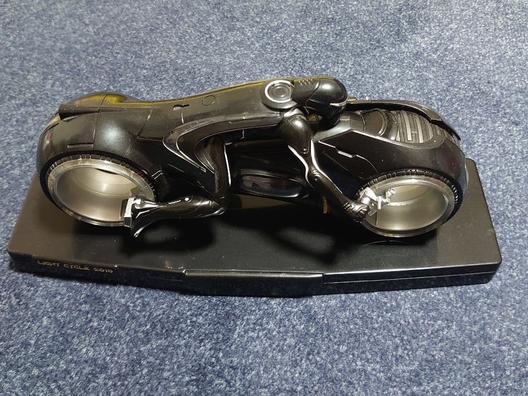 1/10 『TRON:LEGACY』 ライトサイクル ダイキャストフィギュア