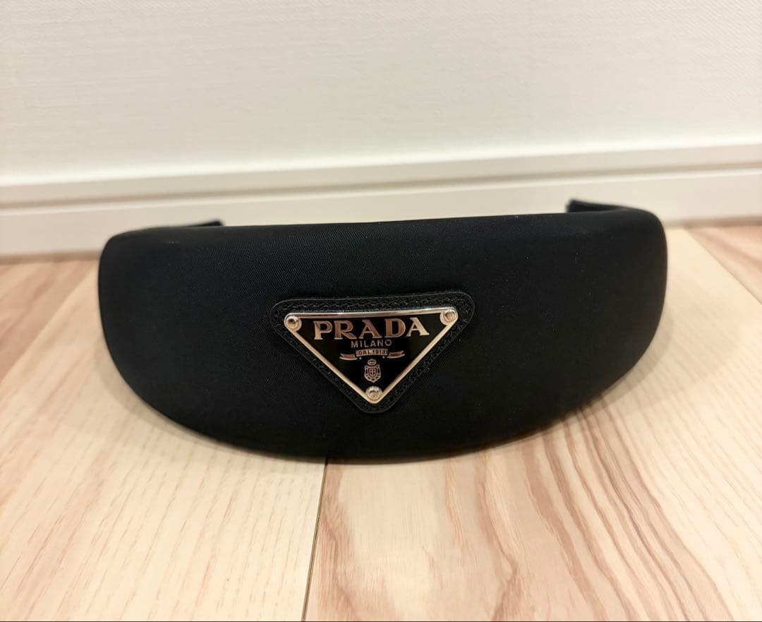 PRADA ブラック ロゴ ヘアアクセサリー ヘアバンド カチューシャ