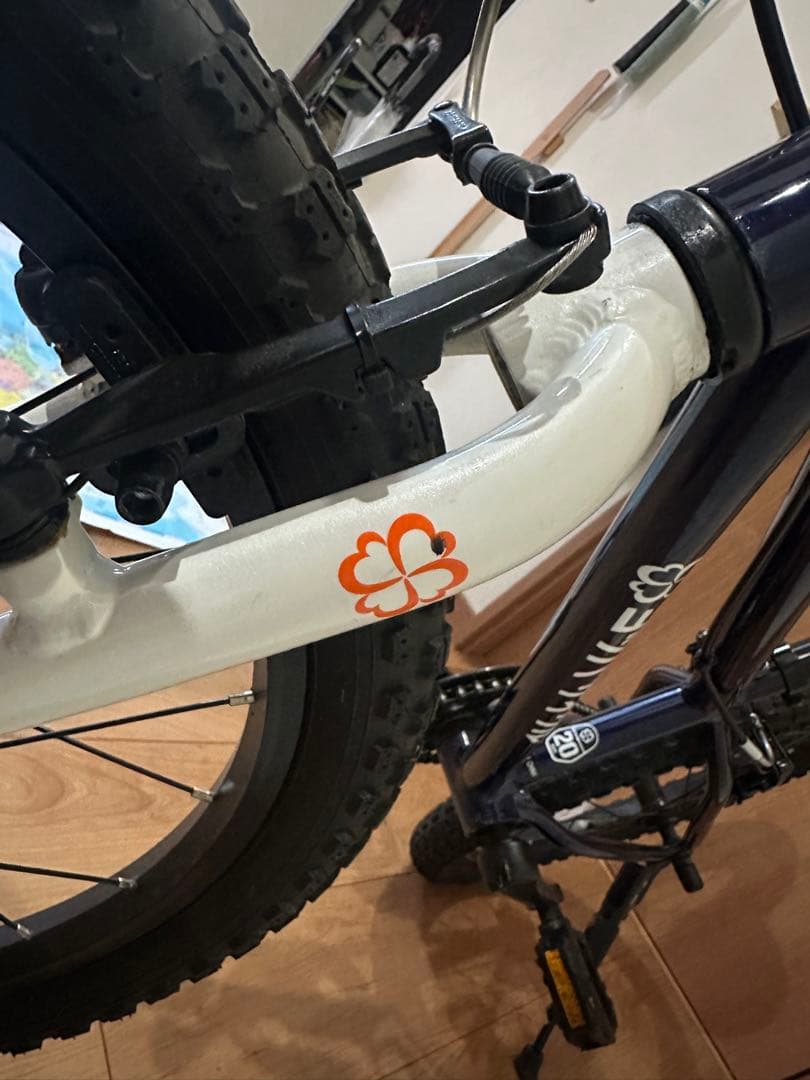 ヨツバサイクル　20インチ ネイビー/ホワイト　自転車