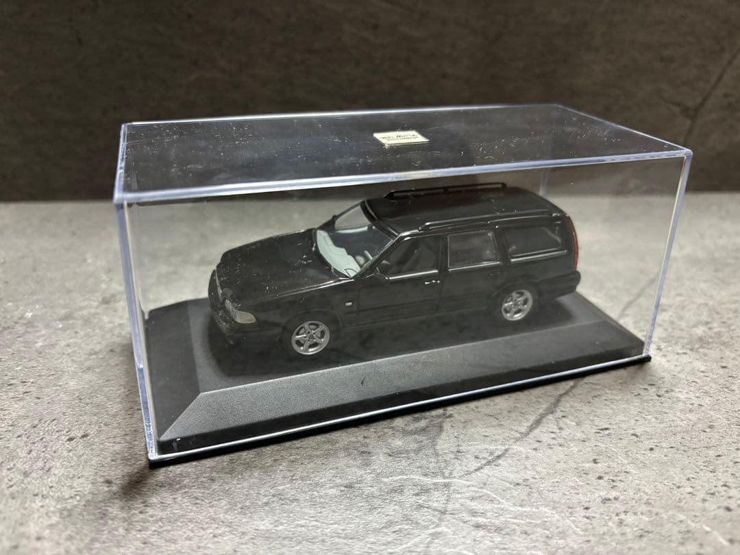 MINICHAMPS 1998 VOLVO V70 ブラック ミニカー