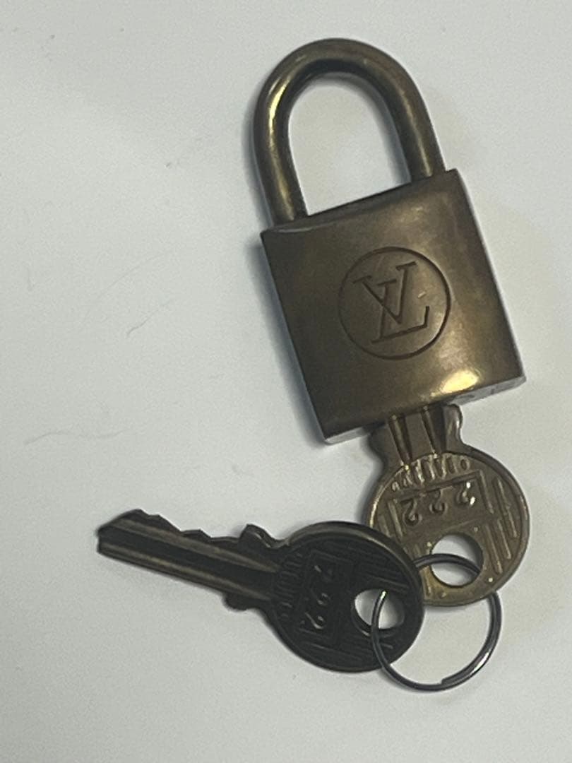 ルイヴィトン LOUIS VUITTON 旧カデナ パドロック 南京錠 本物 - メルカリ