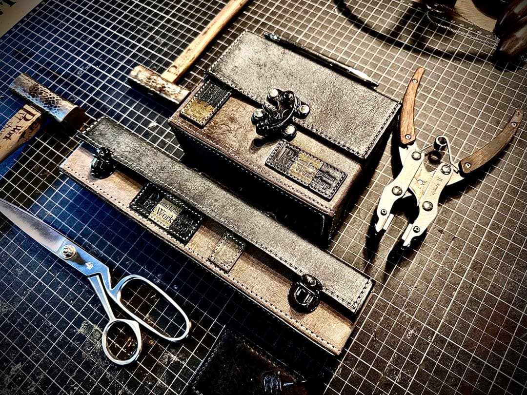 年末決算SALE！Pvt.Workshop 極CL 本革 デッキケース ハーフ 月末決算