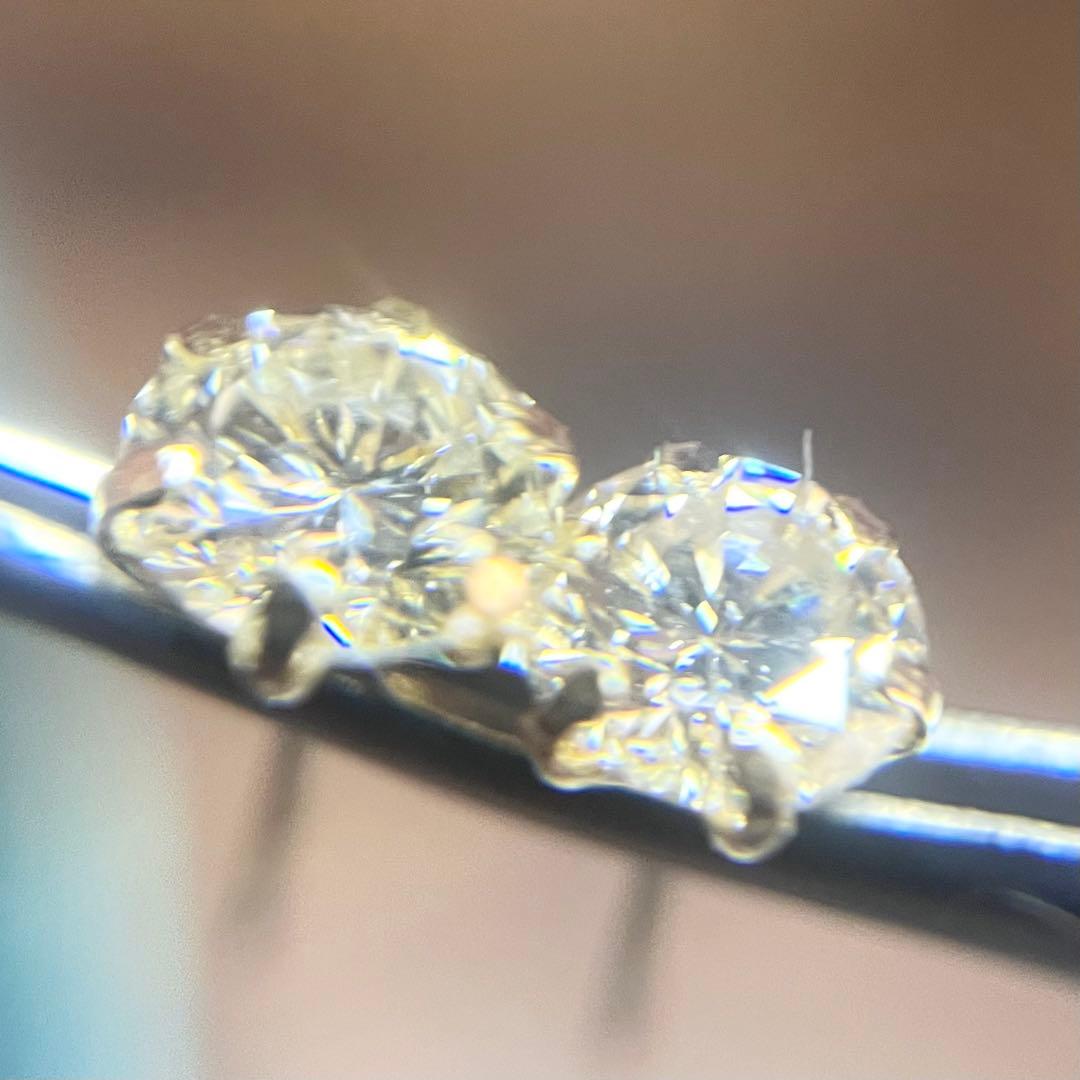 新品】 天然ダイヤモンドピアス 計0. 943ct 約1カラット 中央宝石