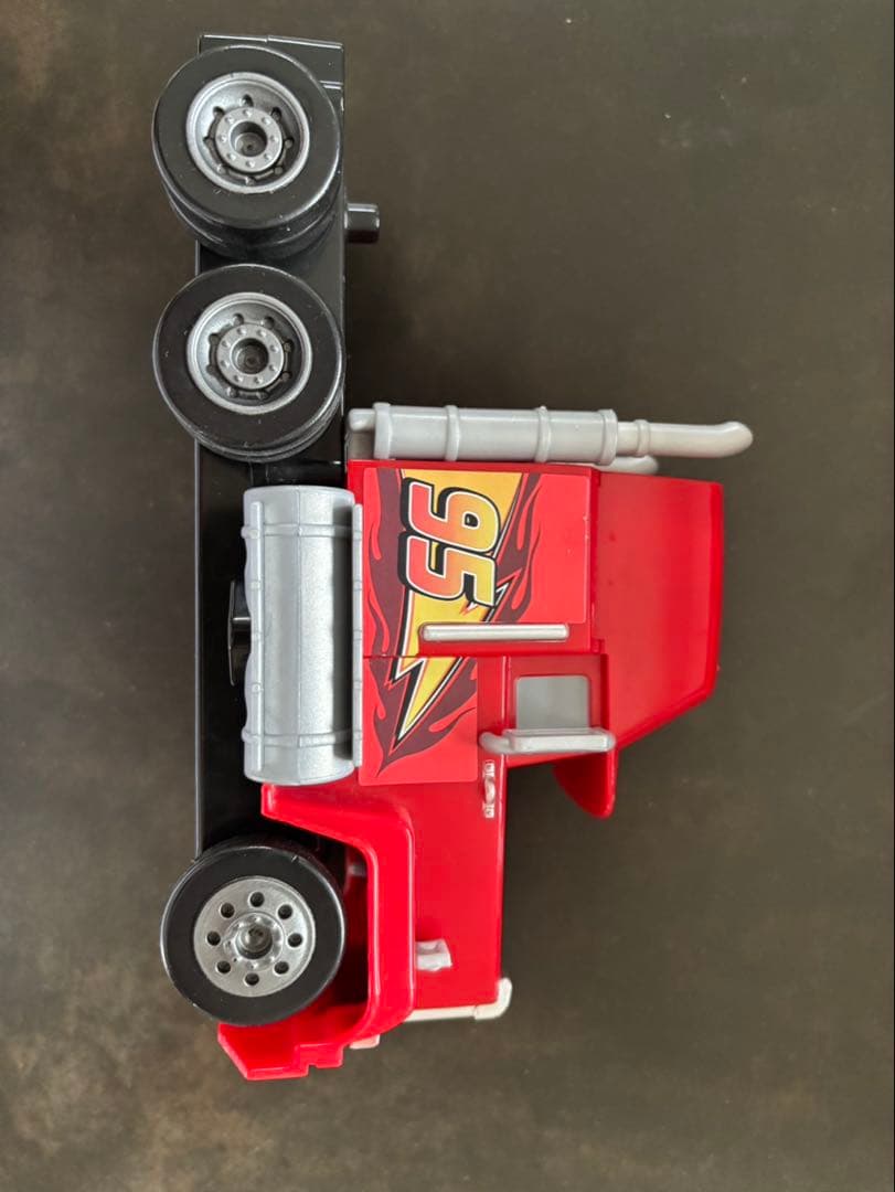 希少 ディズニー カーズ トミカ 大きなコレクションケース