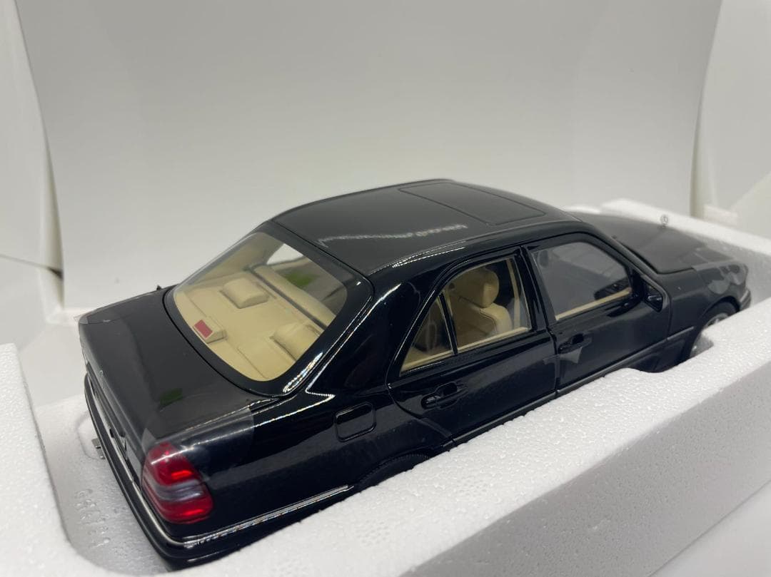 304-043 ノレブ 1/18 メルセデスベンツ C36 AMG 1993